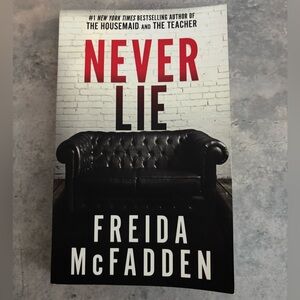 Never Lie - Paperback